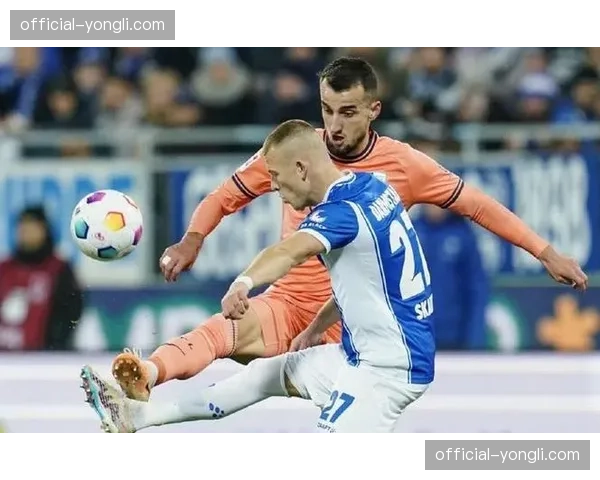 多家媒体确认，波鸿主力门将里曼遭遇膝盖重伤，赛季提前报销