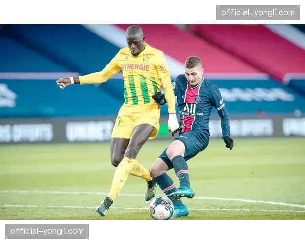 半场消息：南特1-0领先特鲁瓦，主队通过一次成功的防守反击得分，源于前场紧逼